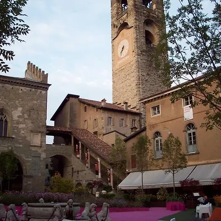 B&B Piazza Vecchia ベッド・アンド・ブレックファスト ベルガモ